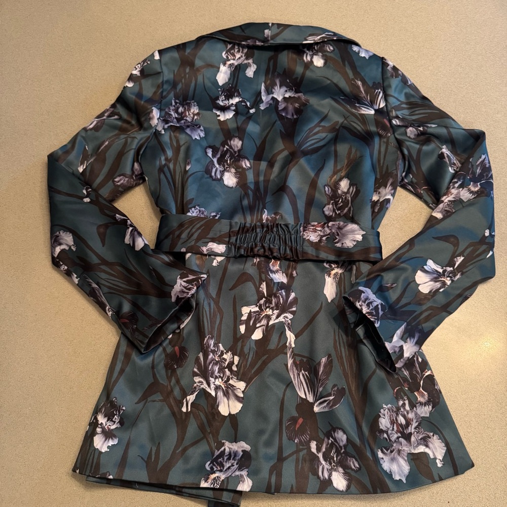 Emerald Iris Print Satin Blazer - Picture 2 of 12
